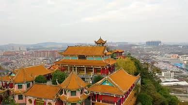 4k航拍贵阳旅游景区巢凤禅寺寺庙风光视频的预览图